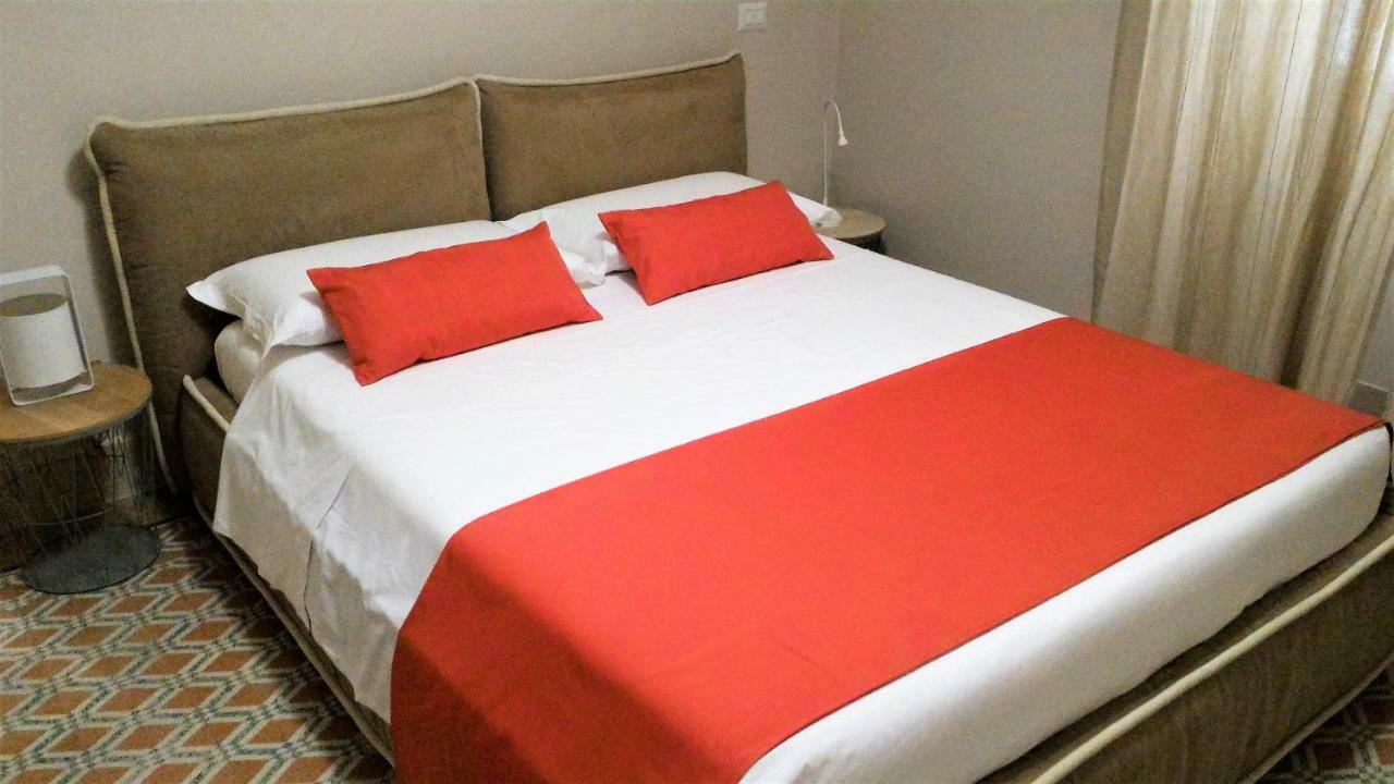 Casa Isabela Luxury Rooms Melfi Ngoại thất bức ảnh